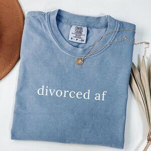 NEW Divorced AF Tshirt, Newly Divorced Gift, Adult Humor Crewneck Tee Shirt